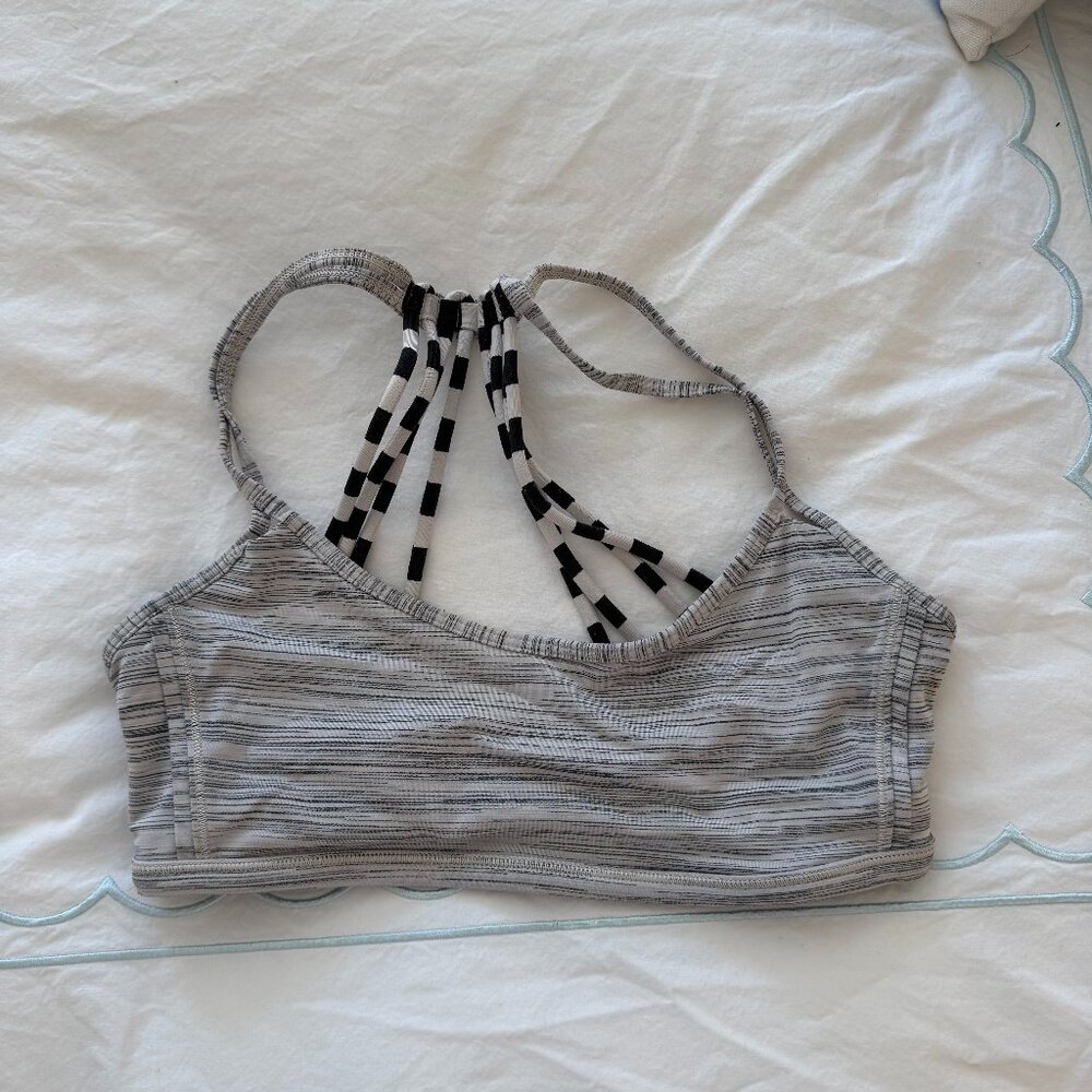 Lululemon Sports bra size 4